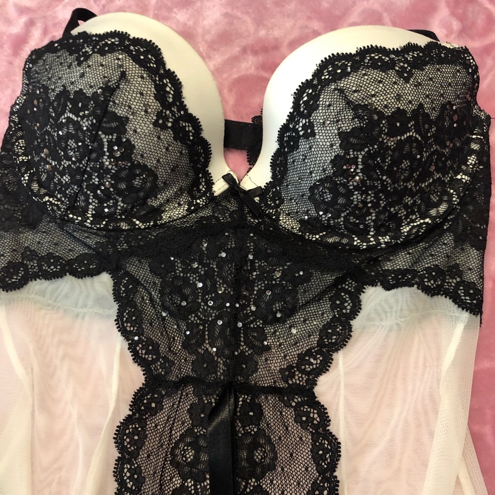 Victoria Secret Lingerie - Picture 4 of 6